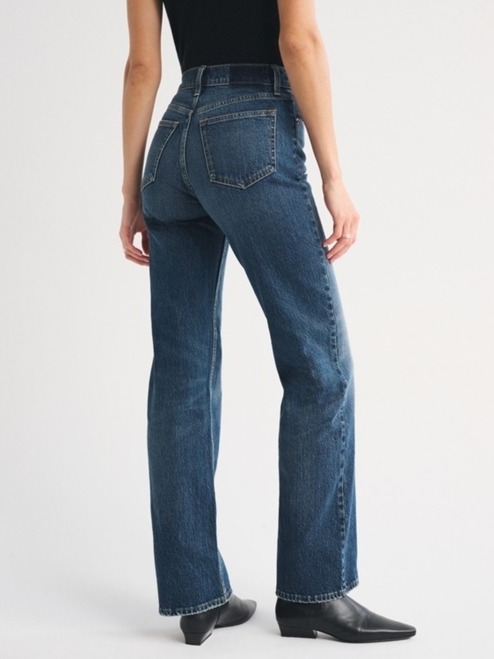 High Rise 90s Relaxed Jean - Picture 4 of 8